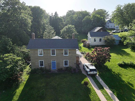 3rd image of 412 Pine St