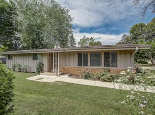 7373 N Mohawk Rd, Fox Pt, WI 53217