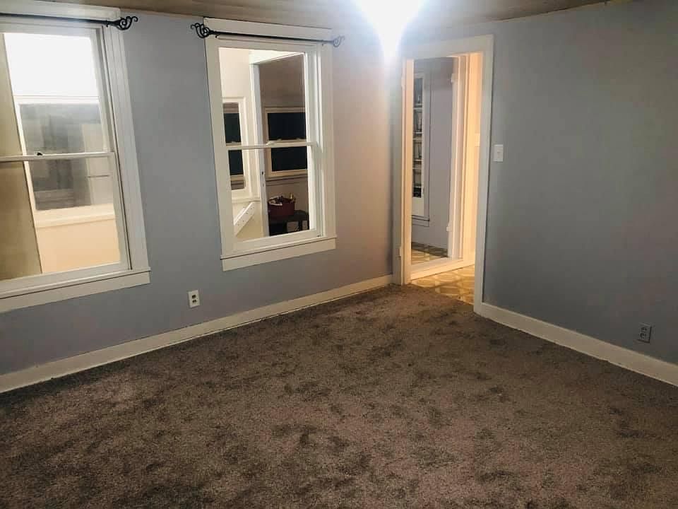 2nd image of 1011 State St APT 6