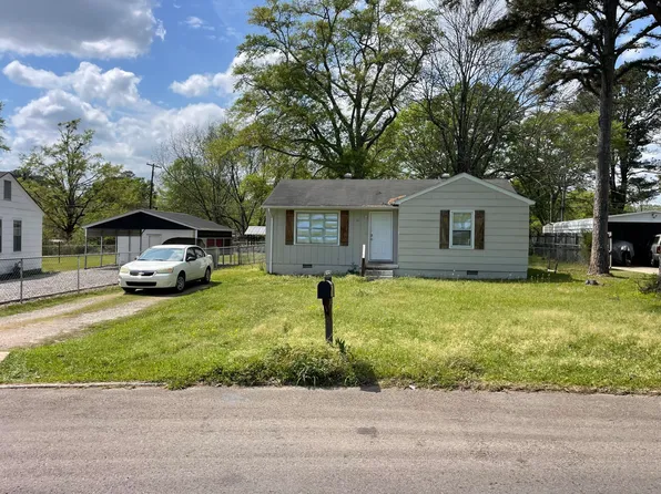 229 Clark Cir, West Point, MS 39773