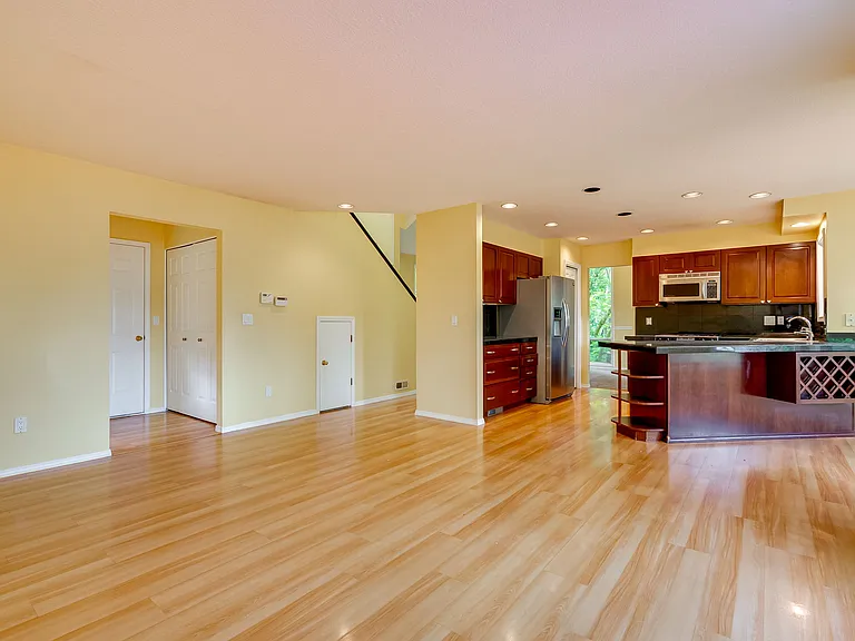 725 Ash St — Photo 29