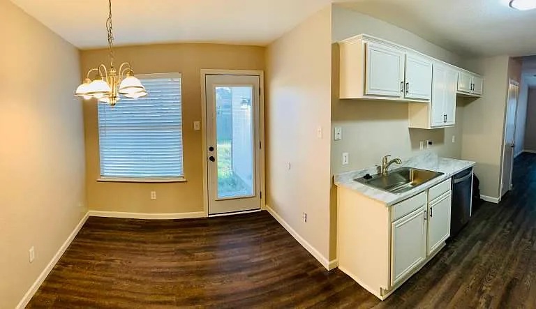 Dining & Kitchen
