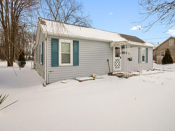 3rd image of 48460 Fuller Rd