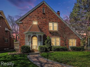 1265 Bedford Rd, Grosse Pointe Park, MI 48230