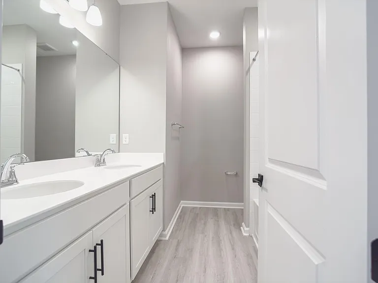 Jack & Jill Guest Bathroom