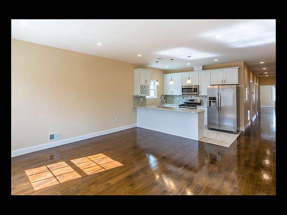 4th image of 81 Carlton Ave