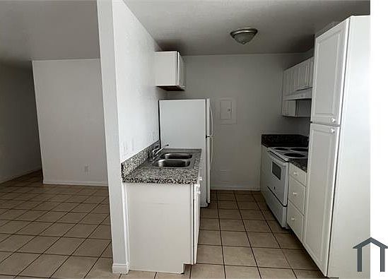 2nd image of 2504 E Mesquite Ave APT 4