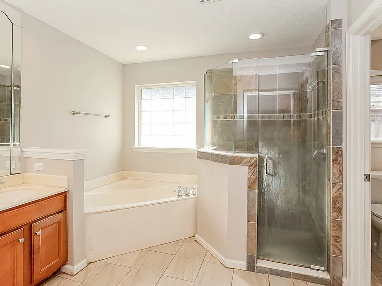 3146 Wandering Oaks Dr — Photo 13