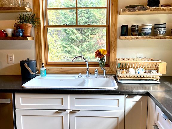 Farmhouse kitchen sink