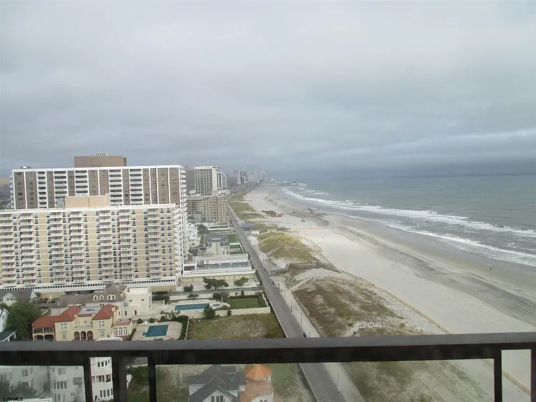4800 Boardwalk #1902 — Photo 12