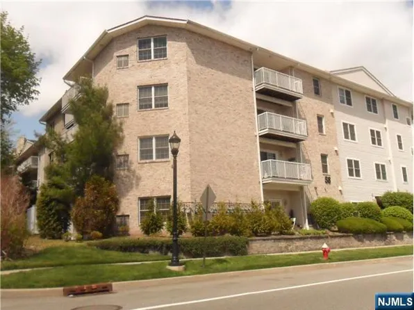 58 Kinderkamack Rd APT 2, Emerson, NJ 07630