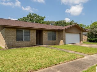 203 Timberlane Dr, Victoria, TX 77901