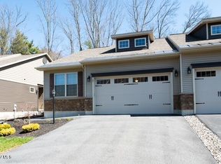 17 Canterbury Ln, Delmar, NY 12054
