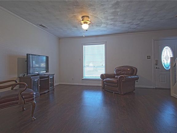 5th image of 2401 Newcastle Dr
