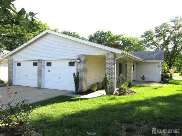 410 Genista Plz #B, Monroe Township, NJ 08831