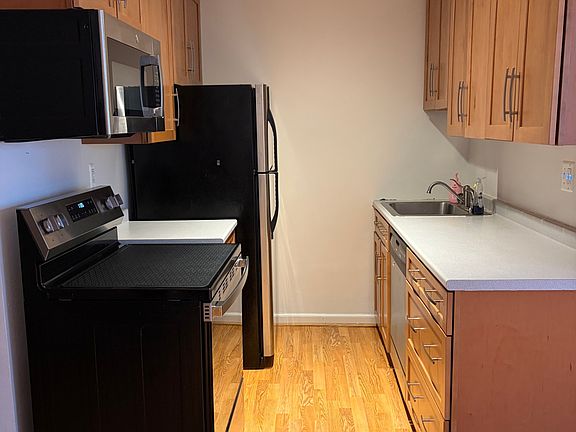 4th image of 298 Meridian Street #K