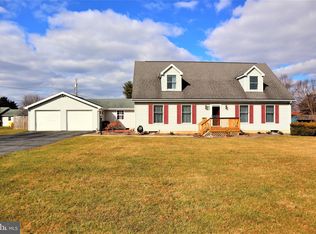 17 Muse St, Falling Waters, WV 25419