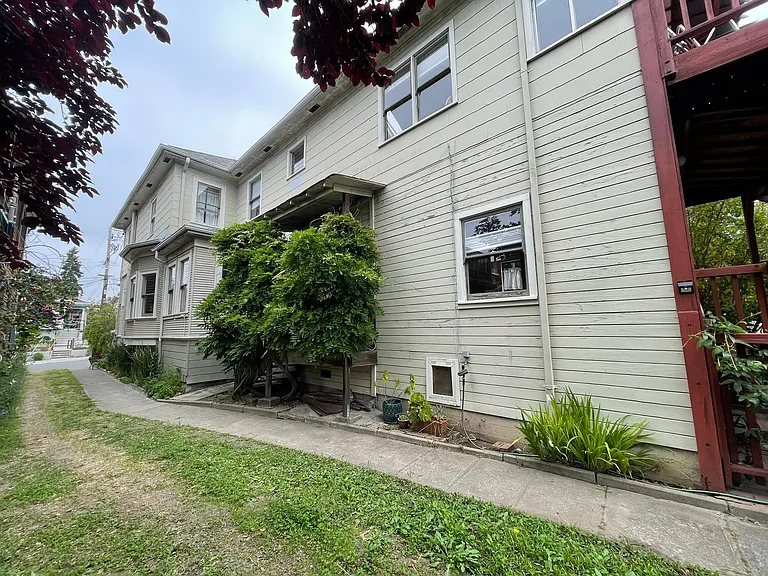 1910 Virginia St #A — Photo 11