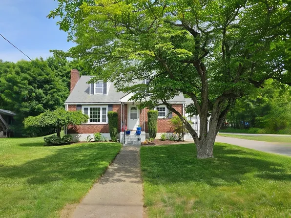 31 Elm St, Bellingham, MA 02019