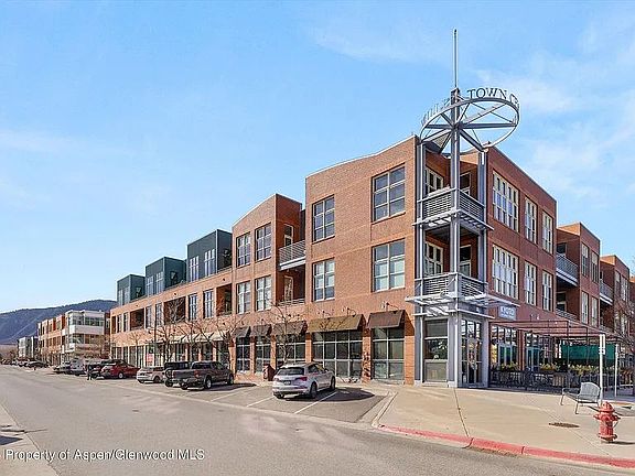 3rd image of 231 Robinson St #227