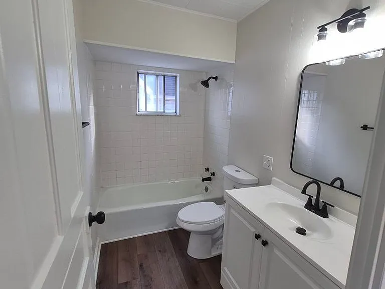 115 W 8th Ave — Photo 3