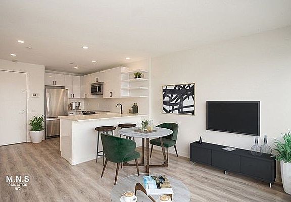 3rd image of 387 Manhattan Ave #4B