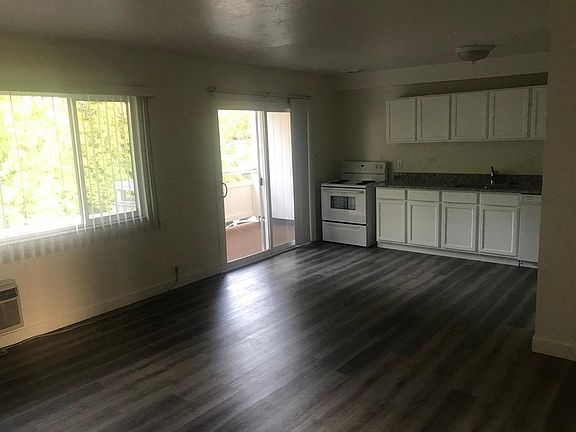 3rd image of 860 E 500 S #7