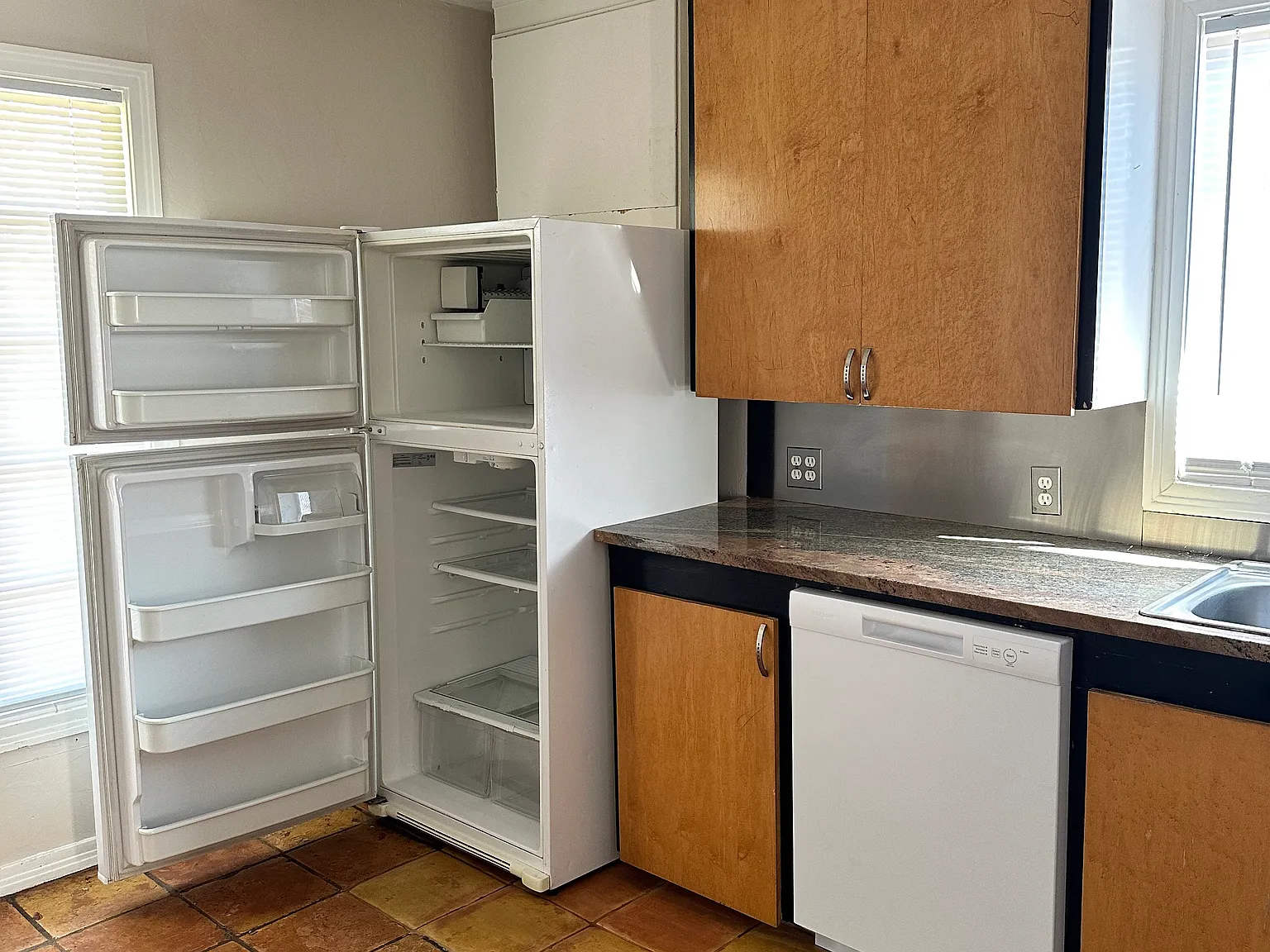 1 bed, 700 sqft, $1,000 — Photo 3
