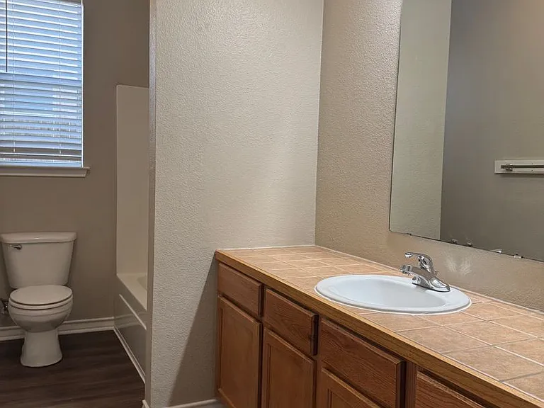 200 Sandstone Dr — Photo 7