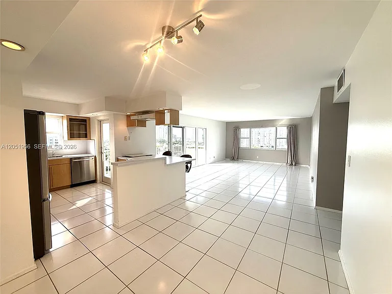 1200 Hibiscus Ave #902 — Photo 4