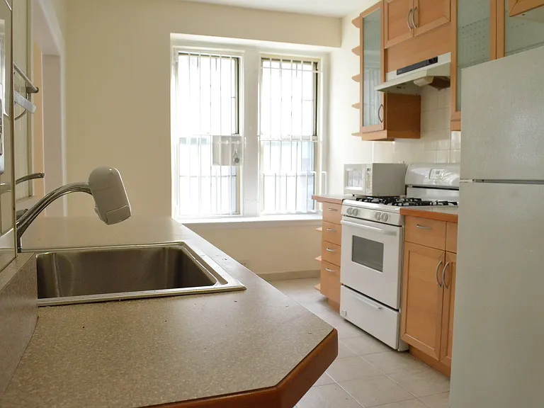 19 Grace Ct #1F — Photo 2