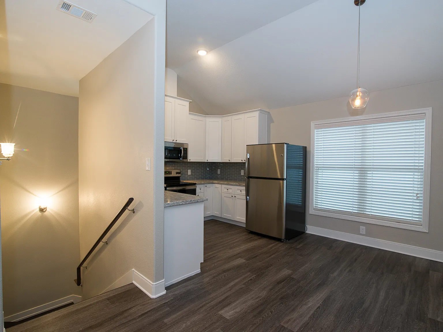 2 bed, 938 sqft, $2,000 — Photo 4