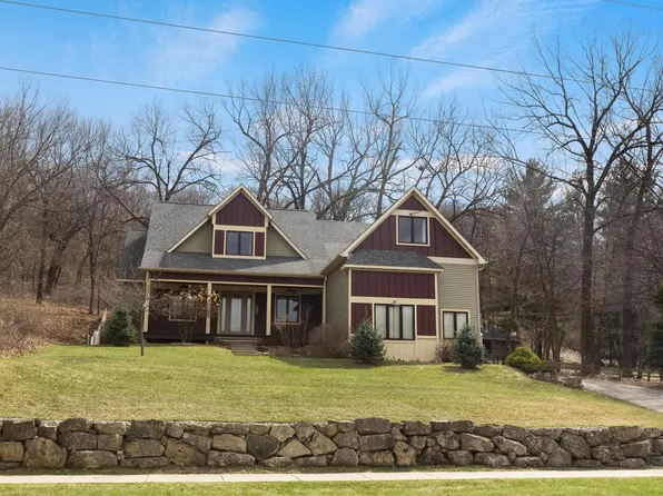 1067 Pioneer Rd, Red Wing, MN 55066