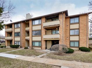 7 Fairways Cir APT E, Saint Charles, MO