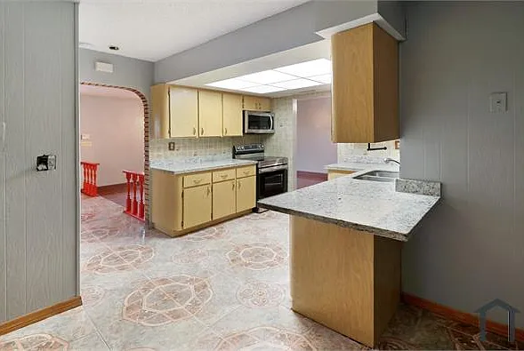 3241 NW 40th St — Photo 16