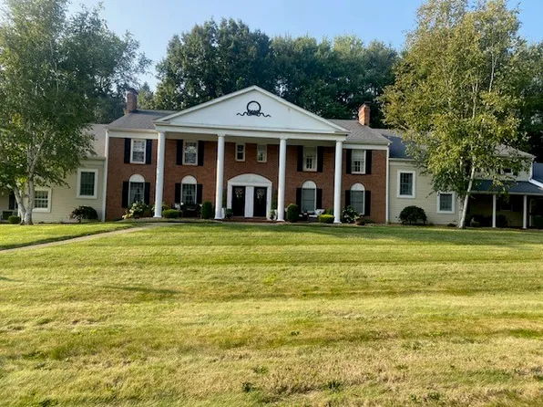 182 Windsor Rdg Unit 56, New Castle, PA 16105