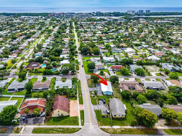 196 NE 28th St, Boca Raton, FL 33431