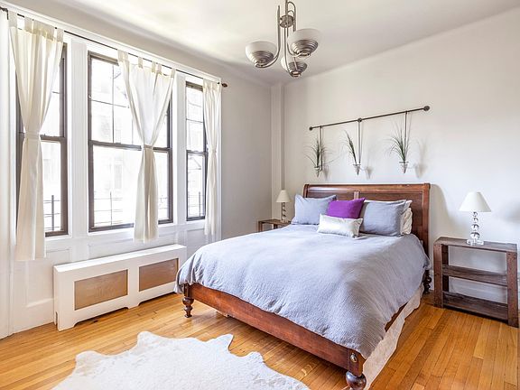 3rd image of 207 W 98th St APT 6AA