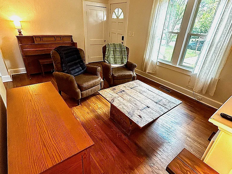 1214 Frank St — Photo 4