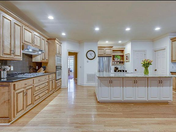 Walk in pantry and laundry room attached to kitchen.