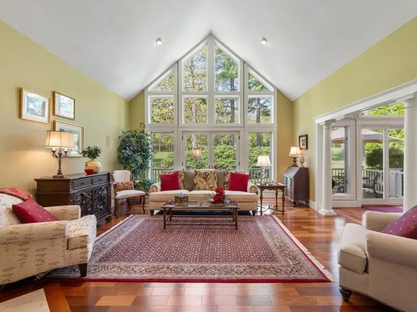 194 Country Club Way, Ipswich, MA 01938
