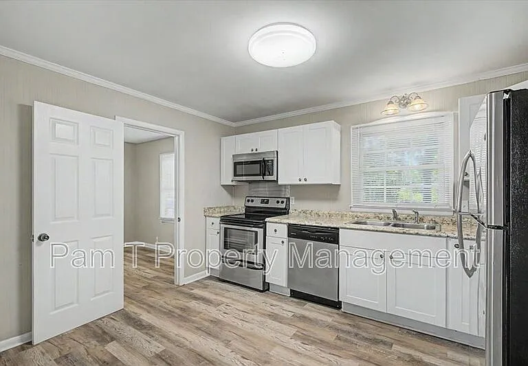 1719 E 59th St — Photo 7