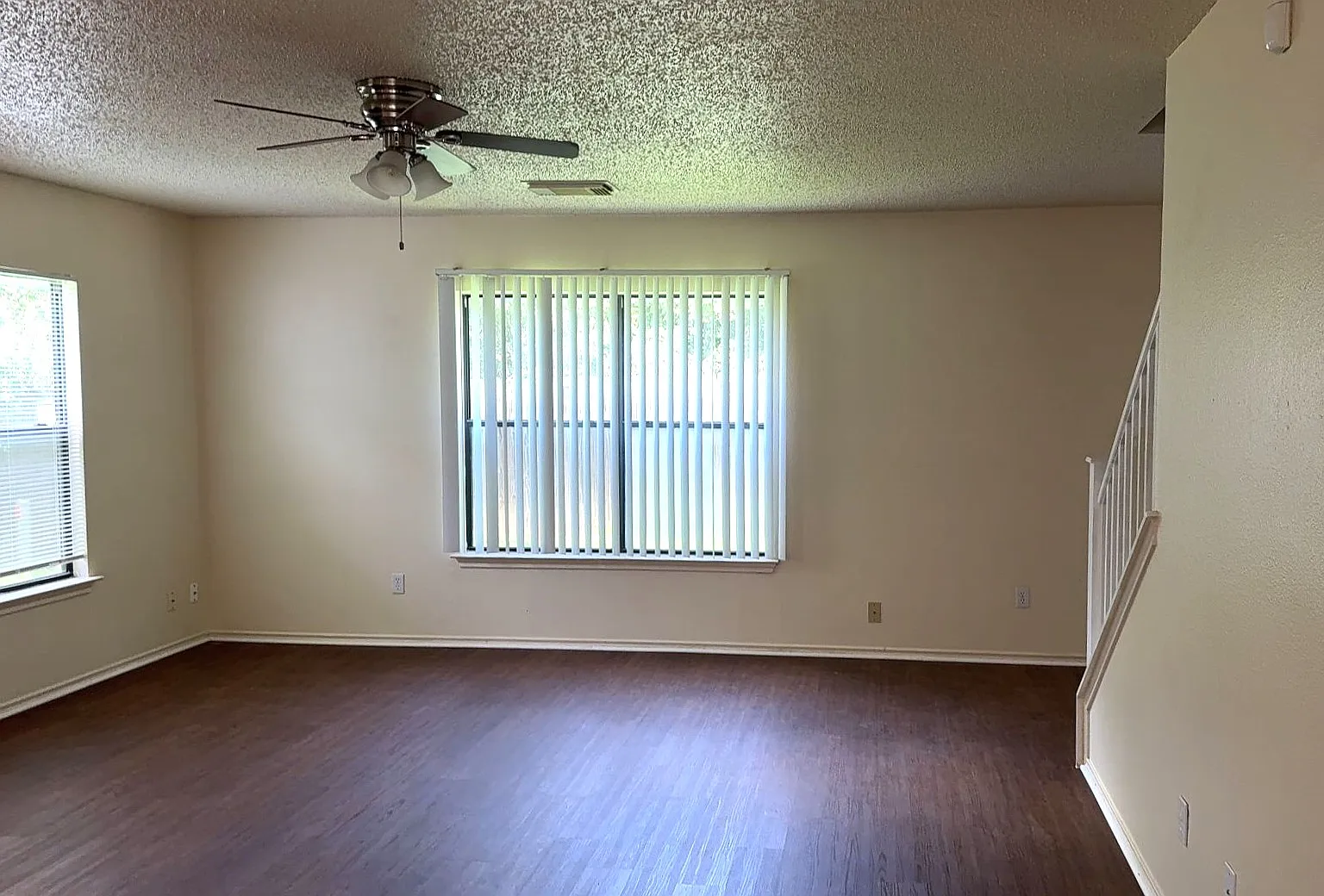 3 bed, 2.5 bath, 1698 sqft, $1,525 — Photo 2