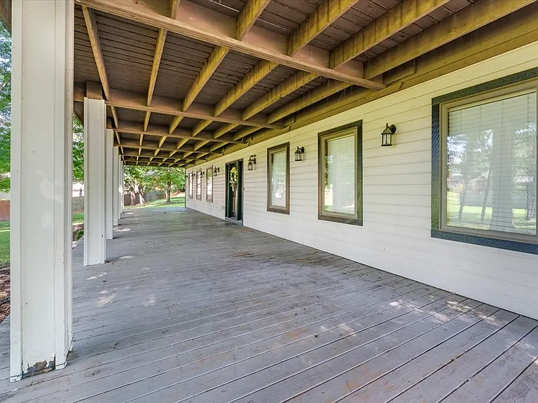 3261 Eden Dr — Photo 2