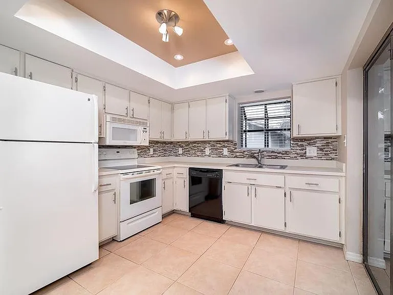 8635 Woodbridge Dr — Photo 13