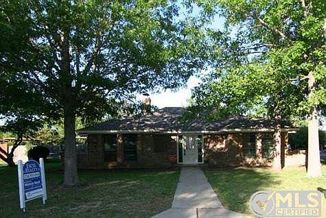 2nd image of 2516 Royal Acres Dr