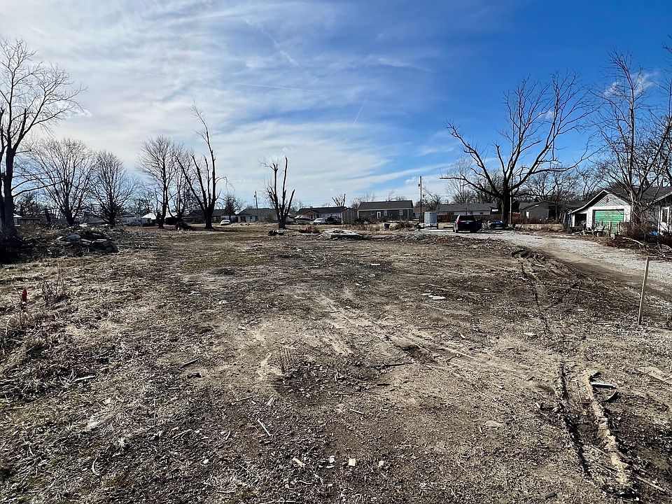 2nd image of 150 S Railroad St