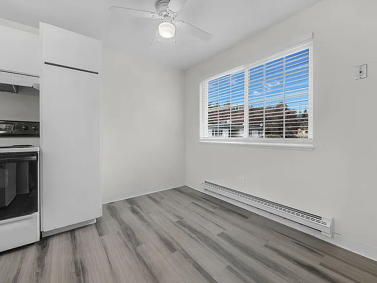 Esquire Apartments — Photo 17