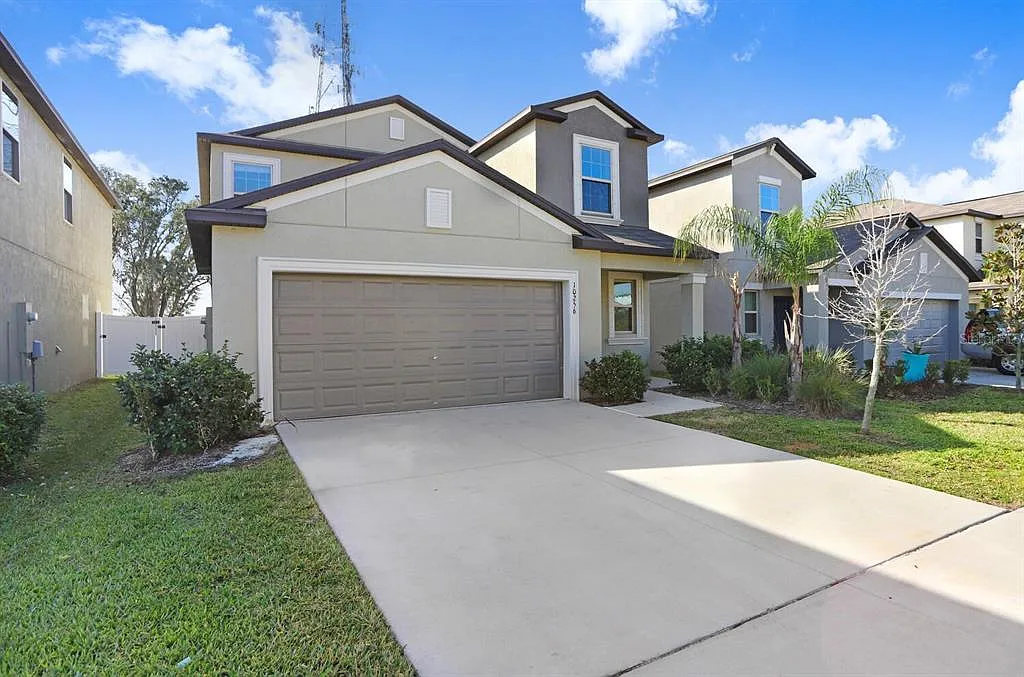 5 bed, 2.5 bath, 2415 sqft, $2,650 — Photo 2
