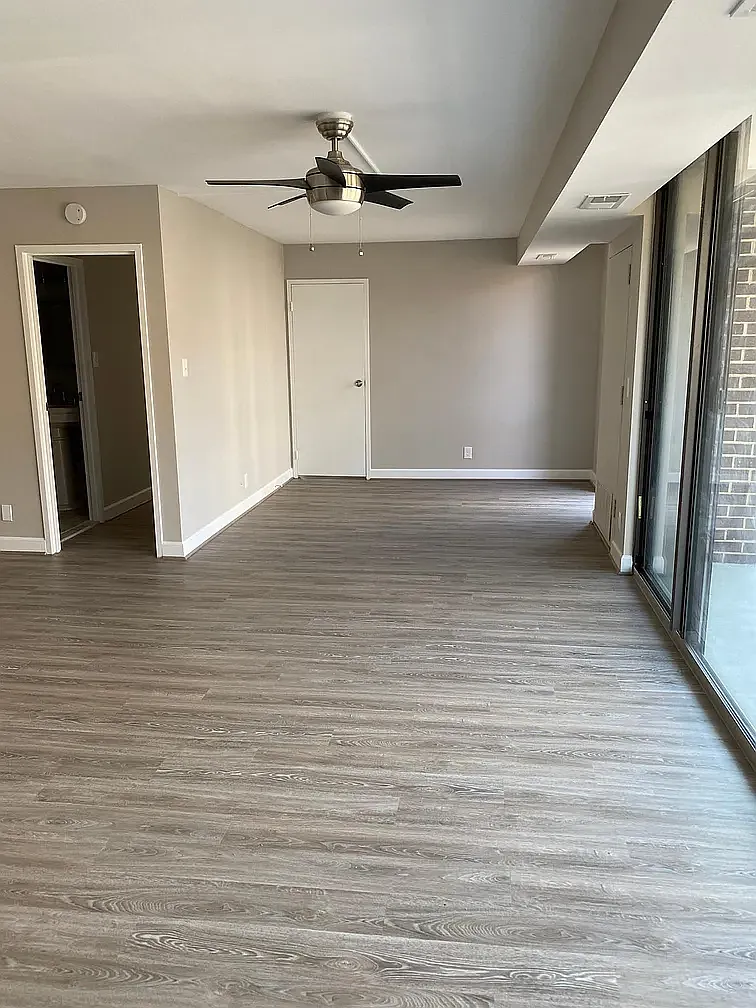 1401 N Rhodes St — Photo 4